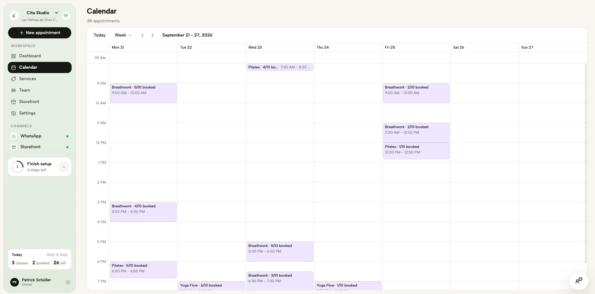 The Citapami calendar of a yoga studio: a week of breathwork, Pilates and yoga flow classes, each showing how many spots are booked